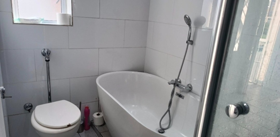 2 Bedroom Property for Sale in Zonnebloem Western Cape